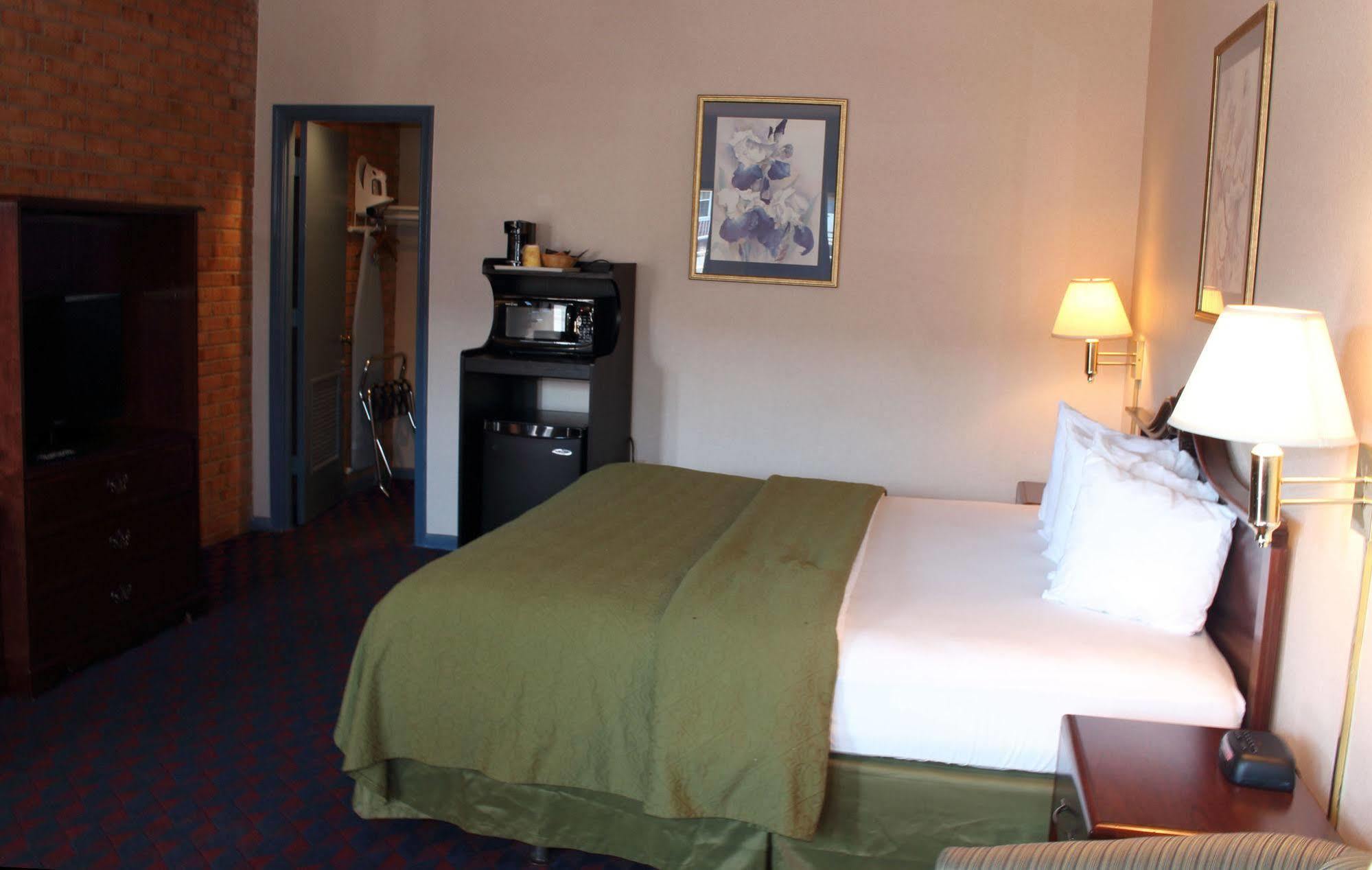 Governor House Inn Arlington/Falls Church Kültér fotó